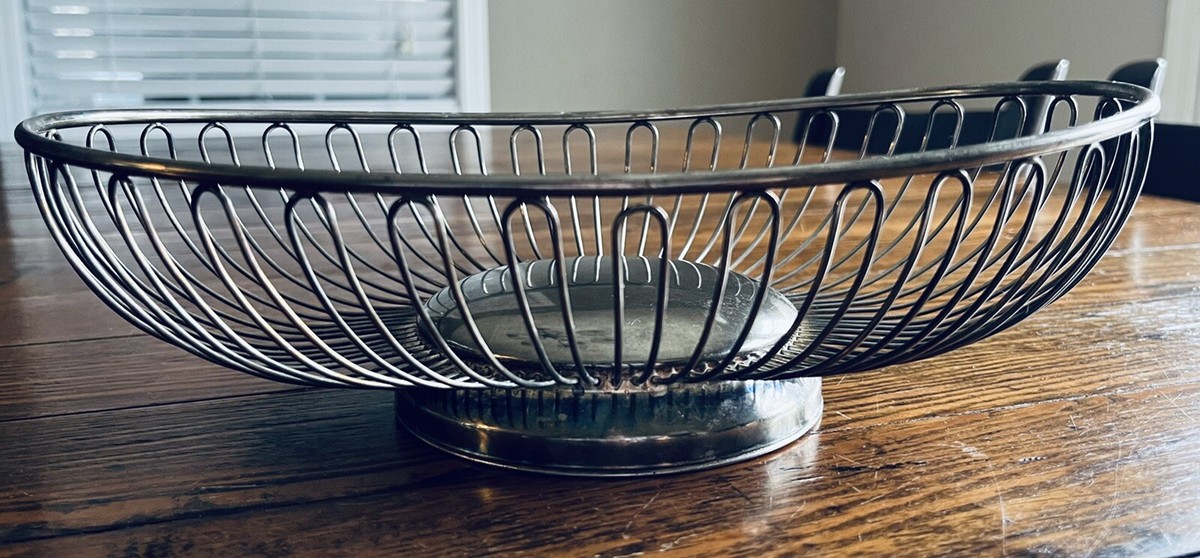 金本さんの赤い龍のオーバルプレート Vintage Silver Plate Oval Wire Bread/Fruit Basket by Leonard