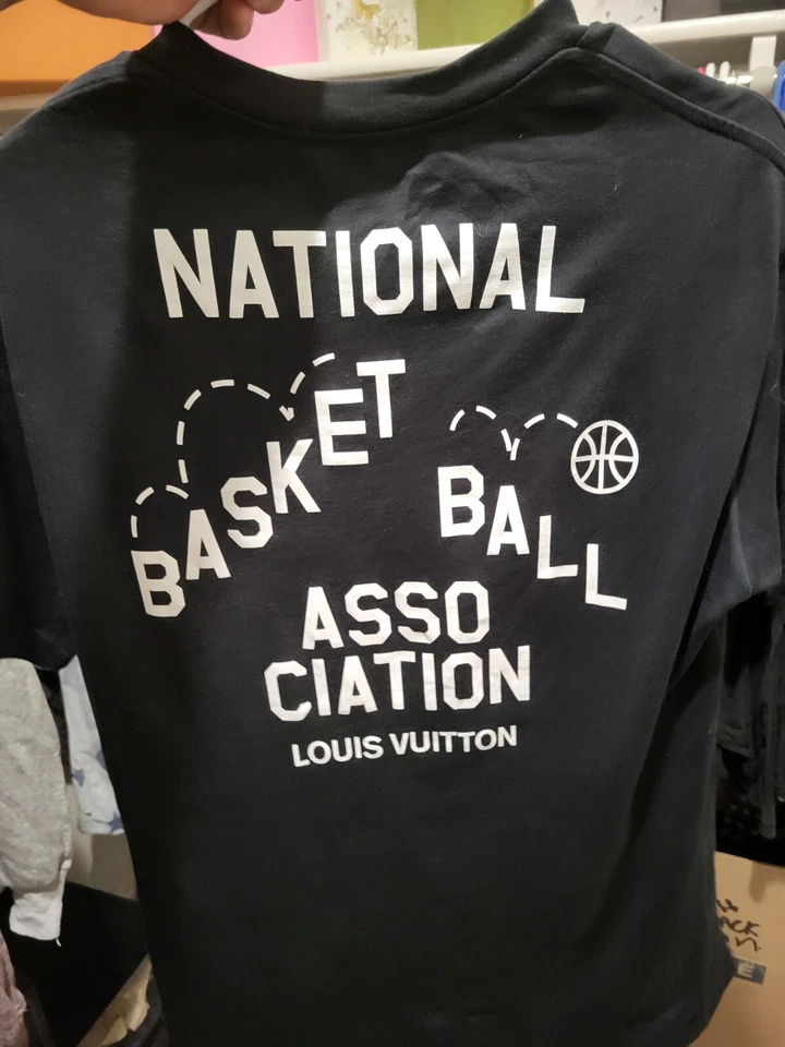 camiseta louis vuitton nba mediana Foto 3 de 4