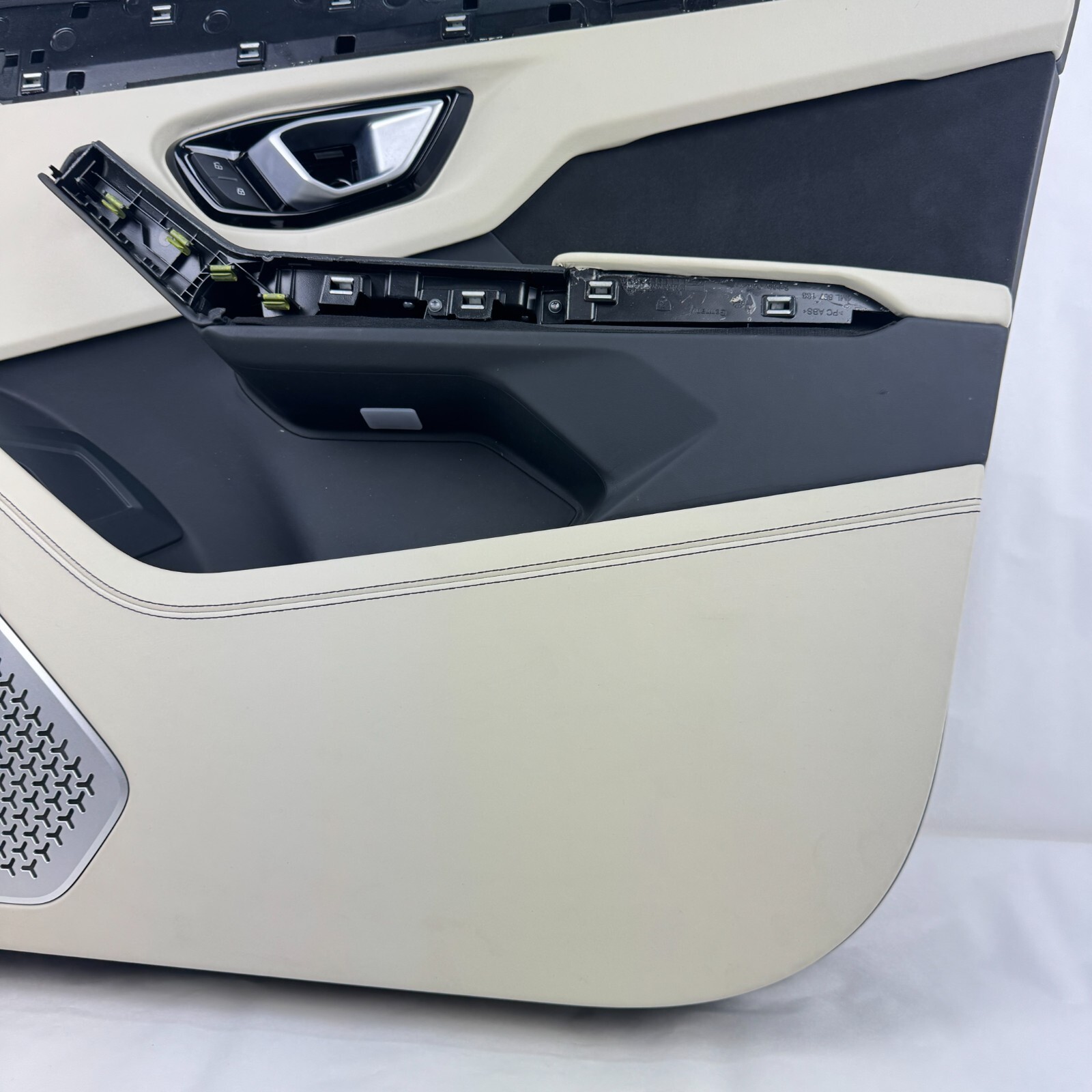 2018 -2024 Lamborghini Urus Front Right Passenger Door Panel Cream 4ML867004001