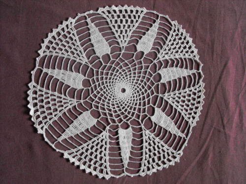 Beautiful Vintage Hand Made Doily  28cm(11'') #1267 - Picture 1 of 6