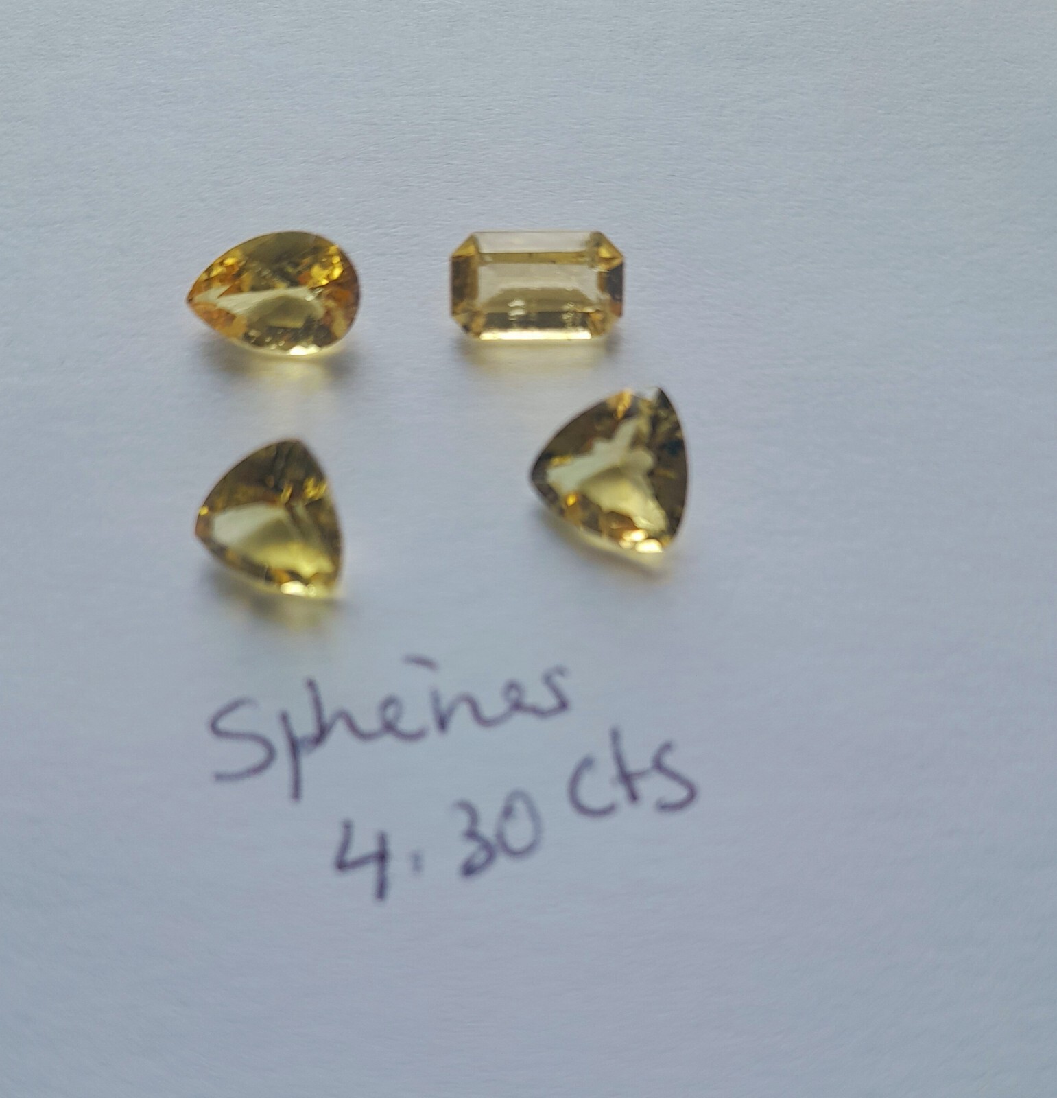 Sphène d'exception taille prestige de 4.30 ct pour parures et bagues artisanales