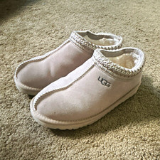 UGG Women s Suede Slip-On Slippers Beige US 8 Shearling Lined Logo