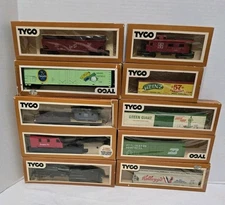 Vintage  Lot of 10 Tyco HO Scale Train Cars Used In Box