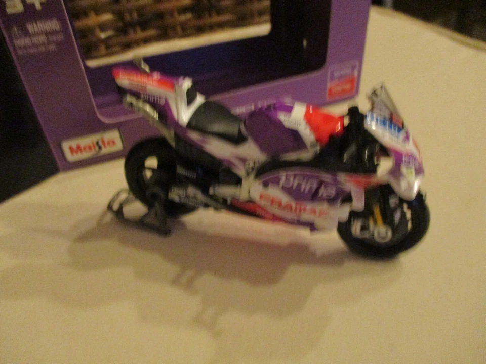 MAISTO MINIATURE MOTO GP 500 DUCATI DESMOSEDICI N°5 ZARCO JOHANN 2022 1/18° - Photo 4/4