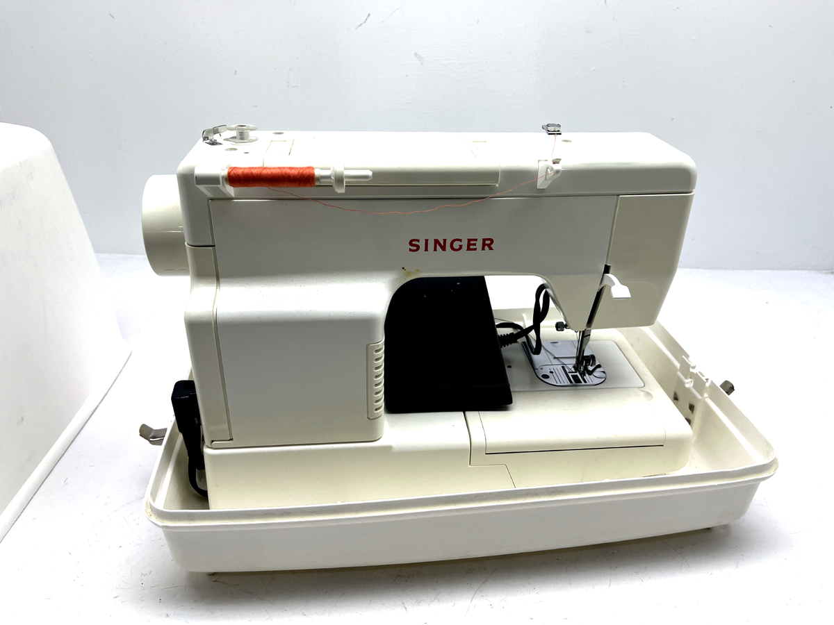 Singer Sewing Company Sewing Machine 621B 5050C 120V 60Hz