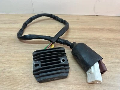 Régulateur référence FH008AA pour Honda 1000 XLV Varadéro - SD02 - 2003 A 2010 - Photo 1/4