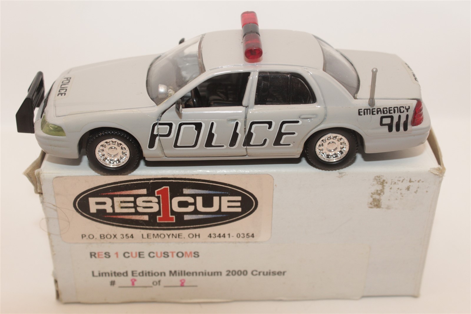 1999 Crown Victoria Police Cruiser 1/43 Diecast Road Champs Model