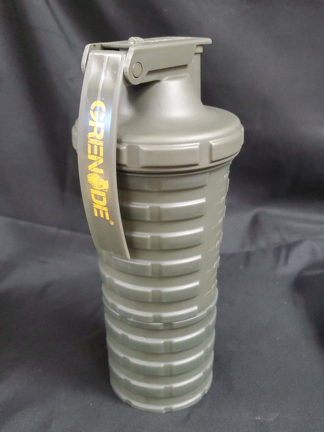 Grenade 20oz. Shaker Mixer Bottle With 600ml Protein Cup Com