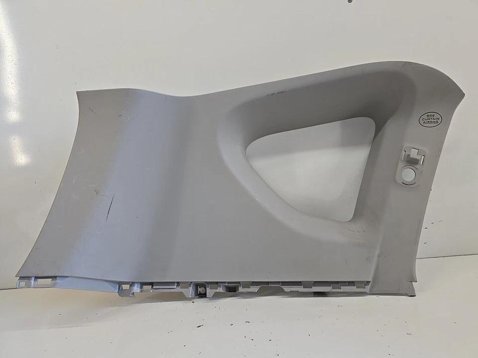 Tapicería interior del panel del cuarto del conductor trasero Toyota Rav4 2016-2018 62480-0R040 Foto 4 de 4