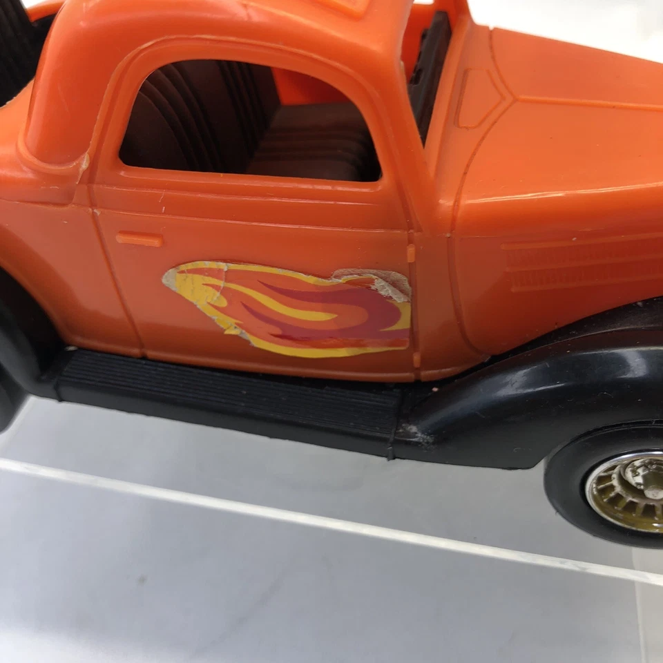 Винтажная оранжевая пластиковая игрушка Strombecker 1936 модель Ford Coupe Flames - Изображение 4 из 4