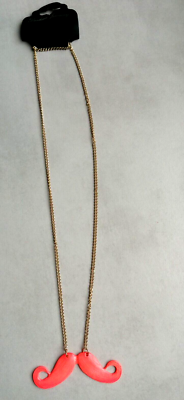 Collier Sautoir Doré Avec Pendentif Moustache - Chaîne Classique - Neuf Avec étiquettes - France