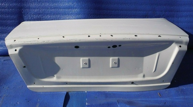 Trunk lid open volvo