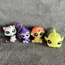 Toy Lot Including 2 Small LPS