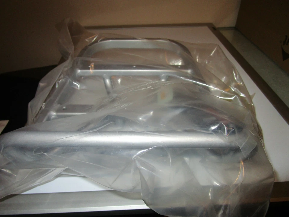 Portaequipajes 46300-05883 nuevo de lote original Suzuki AN250 AN400 Burgman 2007-2014 Foto 2 de 4