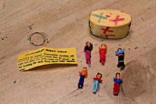 Vintage Guatemalan Tiny Worry Trouble Dolls in Small Holder Box NEW