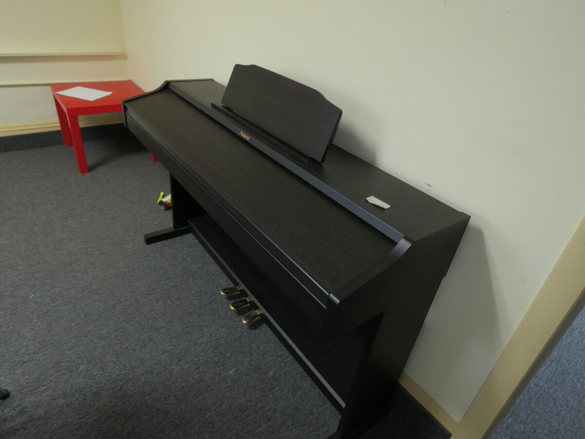 Roland Digital Piano RP401R With Spinet Style Case FREE Roland Digital Piano RP401R With Spinet Style Case FREE