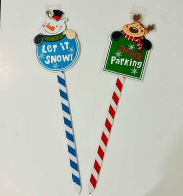 It s In The Bag Christmas Yard Stakes Set of 2   23'' Holiday Outdoor Decor