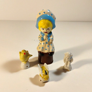 VTG Rare Dutch Girl Pie Bird Vent w/ animal friends
