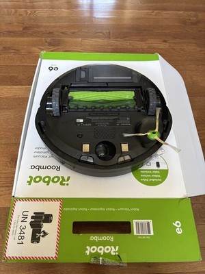 Roomba E6198 with 2 additional wall barrier and Charging Base, need a battery.