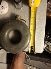 Flacon beignet laiton 1930 en relief 'Ere's .OW ! Hey ! Plaque argentée sur laiton personnalisée