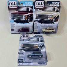 Auto World Mighty Minivans 1:64 Dodge Caravan Plymouth Voyager Premium Lot