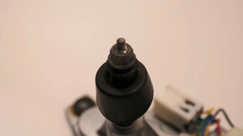 2004 - 2015 Nissan Armada Infiniti QX56  - Image 2 of 4