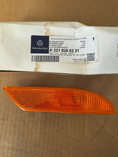 1954-2013 Mercedes Benz Right Turn Signal Lamp 221-802-02-21 1954-2013 Mercedes Benz Right Turn Signal Lamp 221-802-02-21