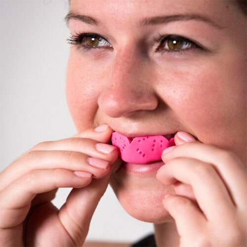 Sisu Areo Sports Football/Boxing/MMA Athlete Teeth Mouthguard Small Hot Pink - Picture 2 of 3