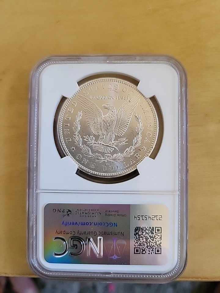 Dólar de plata Morgan 1884 CC NGC MS63 $1 como nuevo en Estados Unidos 1884-CC MS-63 anverso arco iris Foto 3 de 3