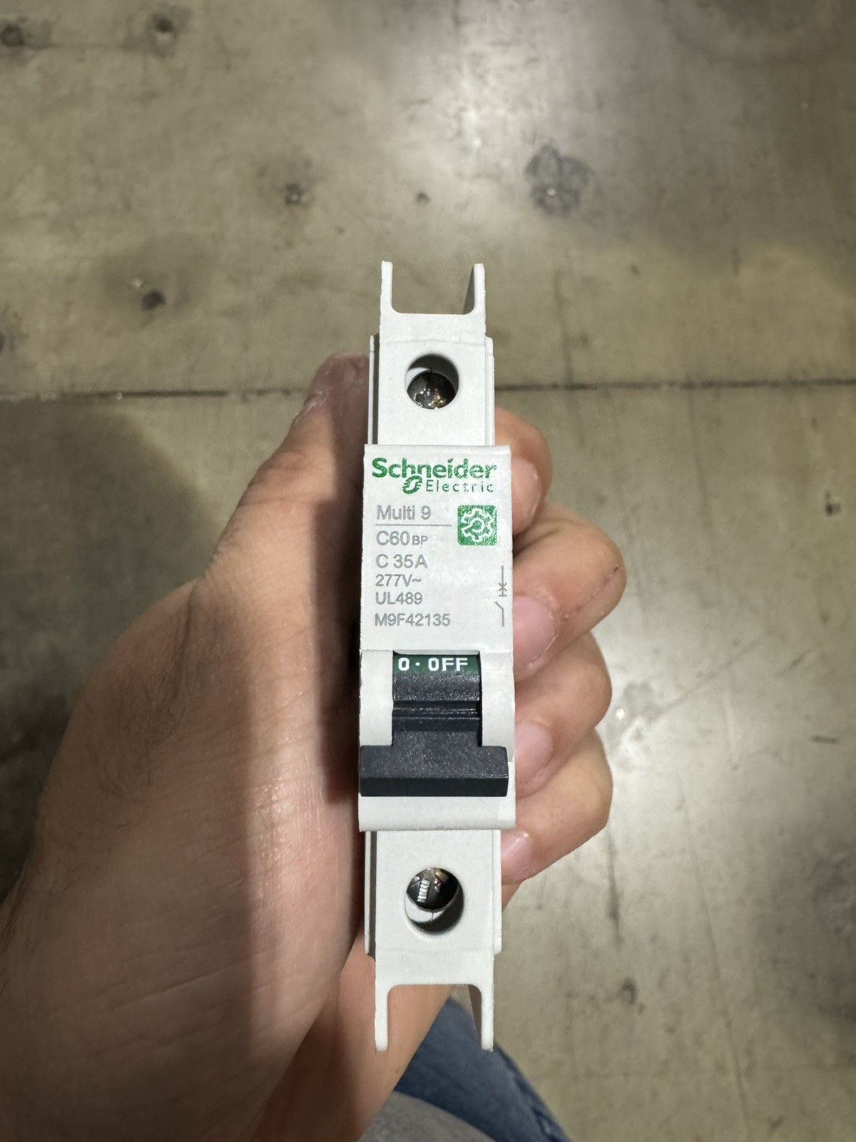 New Schneider circuit breaker 1 pole 35 amp C multi 9 square D M9F42135 (UL489)