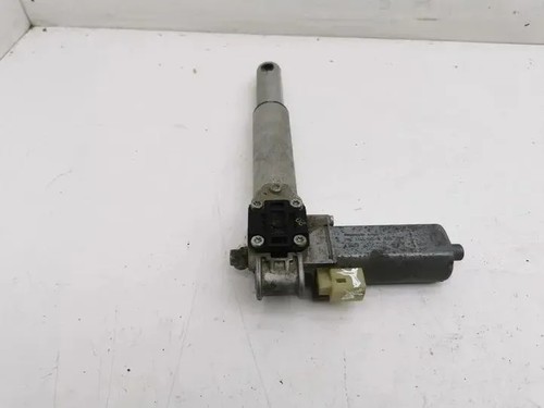 BMW 5 Touring E61 Sitzsteuerungsmotor vorne rechts 0390203234 2.00 26440571