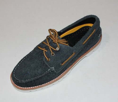black non slip sperrys