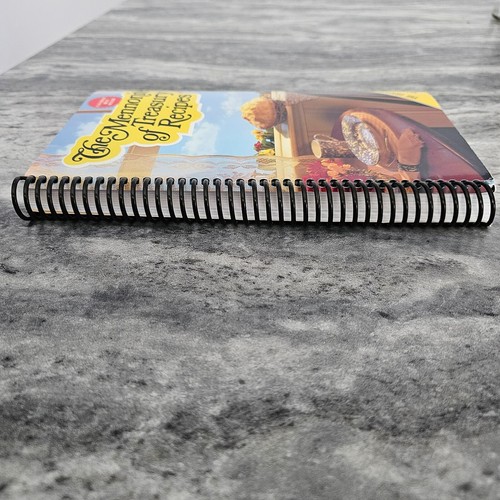 The Mennonite Treasury of Recipes Spiral Bound PB Cookbook Canadian Best Seller - Picture 7 of 17