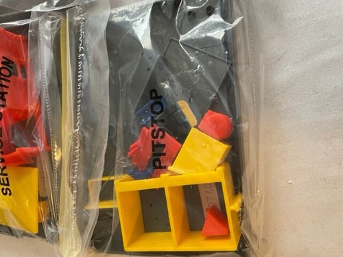 Micro Matchbox Playsets 1995 Stazione di Servizio Lavaggio Auto Pitstop, ecc- NUOVO - Foto 3 di 8