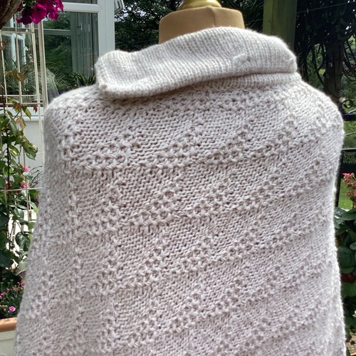 knitted poncho women Absolutely Gorgeous On Beautiful Condition xL - Picture 19 of 24