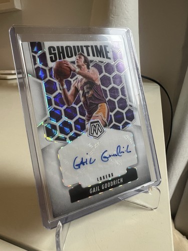 2024-25 Mosaic Gail Goodrich Showtime Autograph Mosaic White #'d /25 - Picture 3 of 3