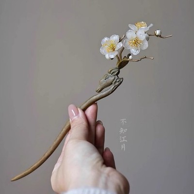 White Plum Blossom Hairpin Wooden Hanfu Hair Stick Chinese Style  display picture 1