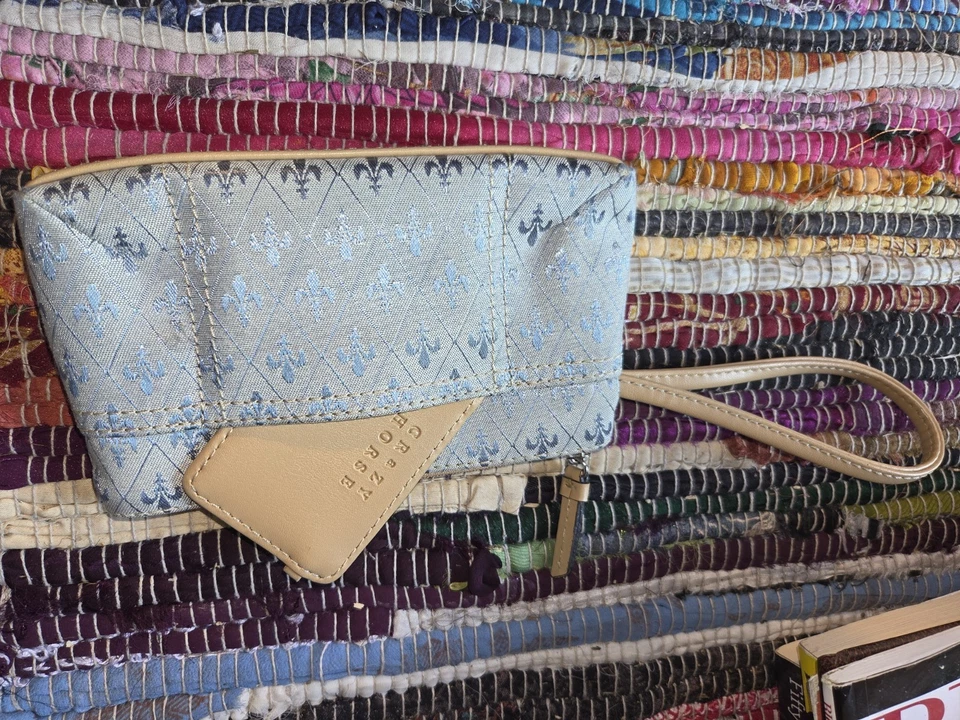 Muñequera Crazy Horse azul de Liz Claiborne con espejo usada en excelente estado Foto 2 de 4