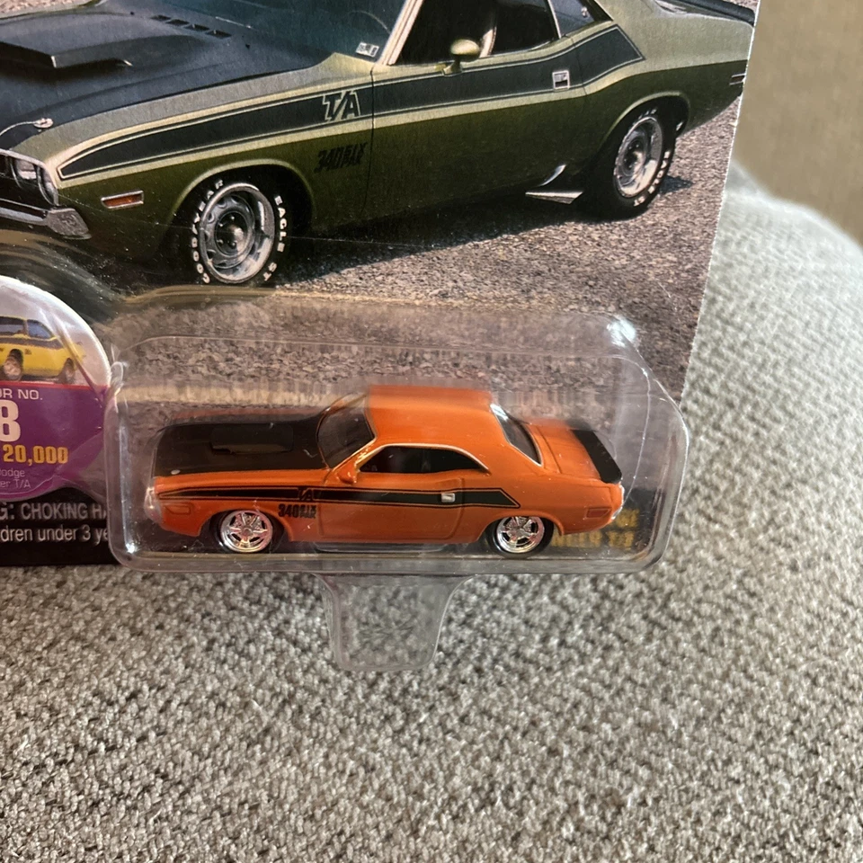 Johnny Lightning MUSCLE CARS USA 1970 DODGE CHALLENGER T/A ORANGE - Image 2 of 3