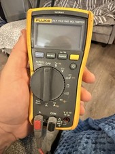 Fluke 117 True RMS Digital Multimeter w/Lead Set  (Cat III 600V / 10A)