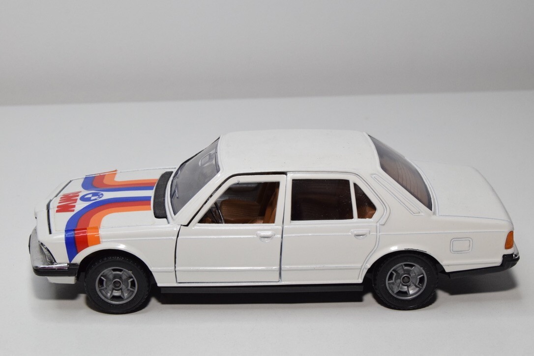BMW 7Series ミニカー B23 1:25 HOTWHEELS MEBETOYS 6832 BMW 730 7 SERIES 7ER RALLY WHITE