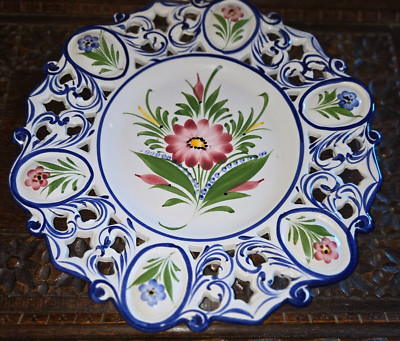 Großer Vintage RCCL Portugal Deko Blumen Wandteller mit ausgeschnittenem Schnörkelwerk