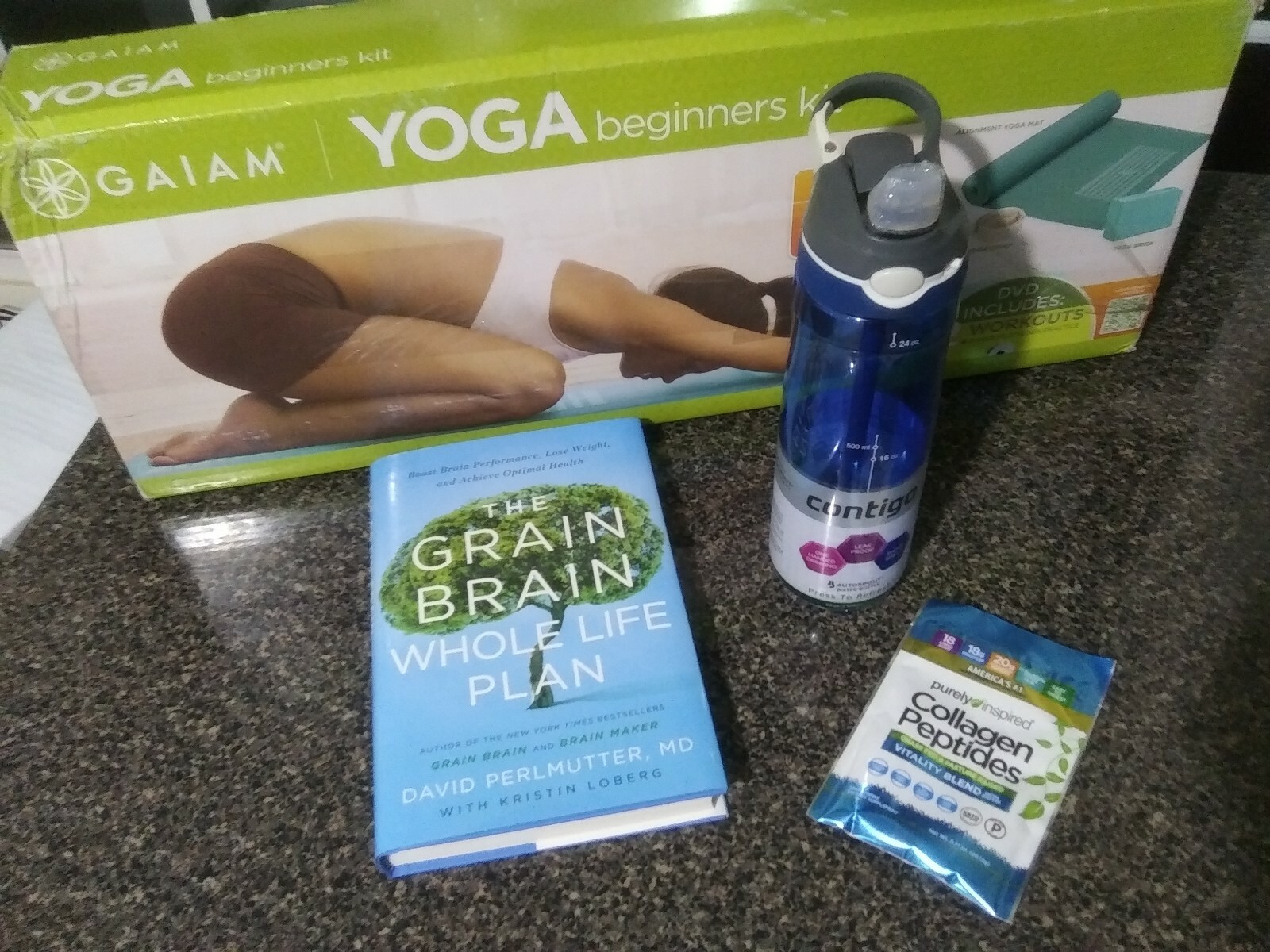 nuovo Gaiam Yoga For Beginners Kit blu➕The Grain Brain Whole Life Plan➕Contigo➕ nuovo Gaiam Yoga For Beginners Kit blu➕The Grain Brain Whole Life Plan➕Contigo➕