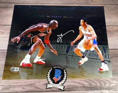 ALLEN IVERSON SIGNED 76ERS 11X14 PHOTO vs MICHAEL JORDAN