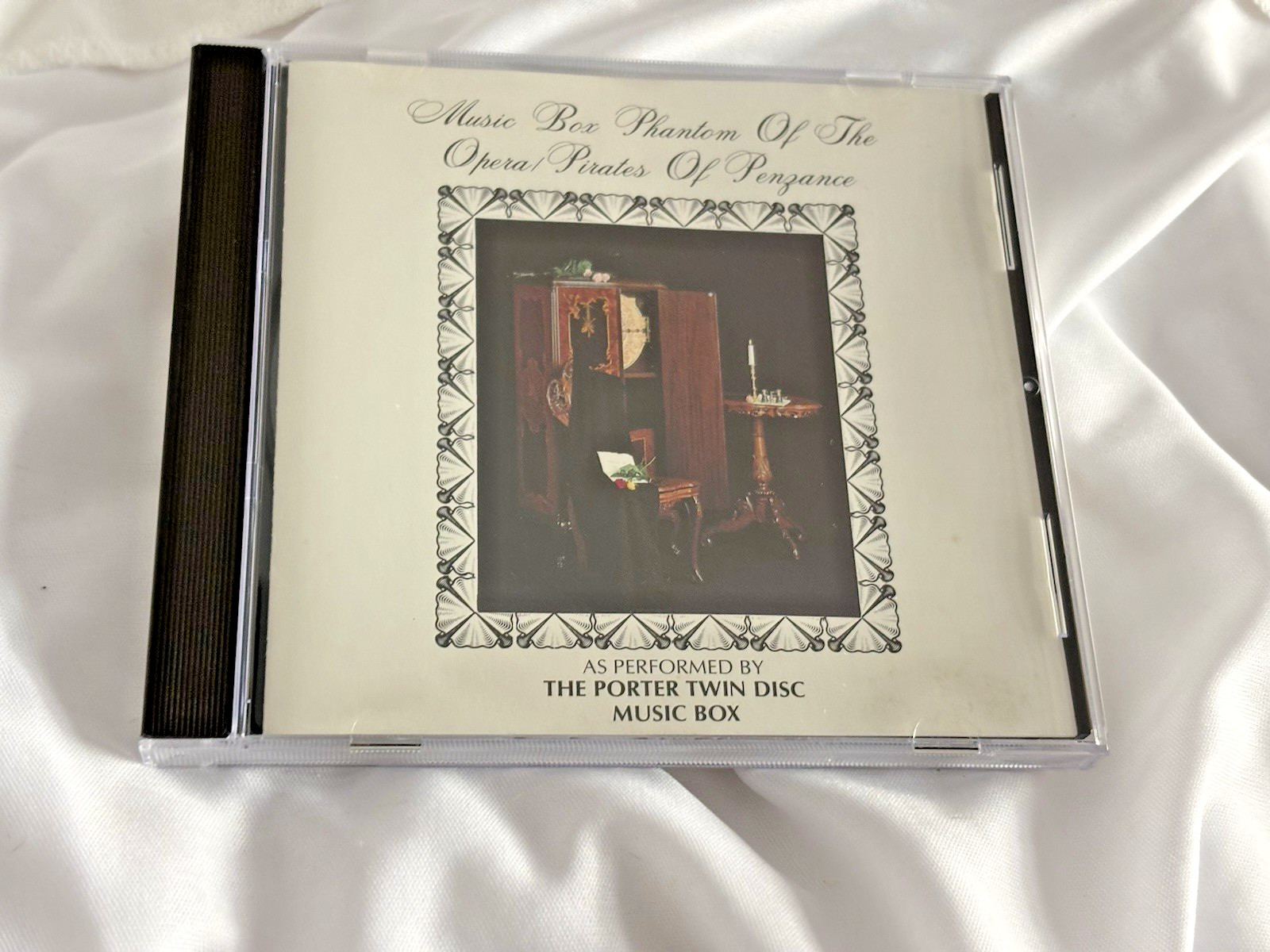 Phantom Of The Opera / Pirates Of Penzance by Porter Twin Disc Music Box (CD)