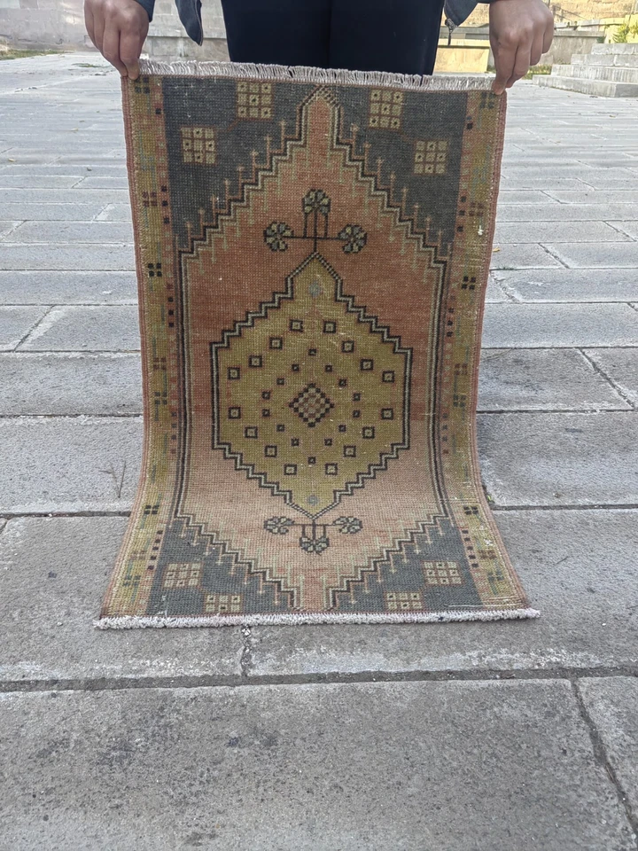 Vintage Turkish Oushak Small Rug 2.9x1.7 ft – Handwoven Wool Mat - Image 4 of 4