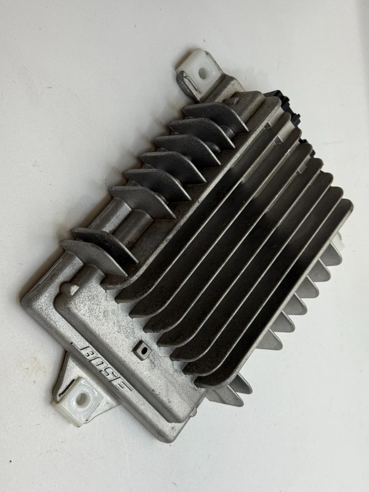 Amplificador de radio de audio estéreo Cadillac SRX 2010-2012 AMP Bose OEM GM 20918769 Foto 4 de 4