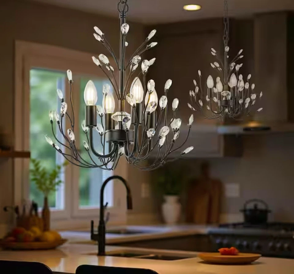 Mini araña tradicional Bree de 4 luces negra mate con acento de cristal Foto 2 de 4