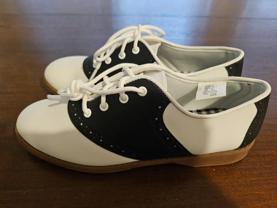 Sapatos Oxford Feminino Predictions 7 Estilo Vintage Preto e Branco com Cadarço - Imagem 4 de 4