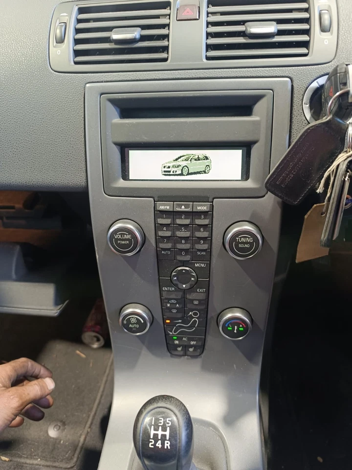 Volvo V50 Radio Stereo CD & Climate Control Panel & Display Screen 2009 31285448 - Image 3 of 4